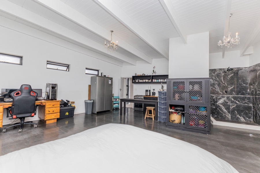 5 Bedroom Property for Sale in Mikro Park Western Cape